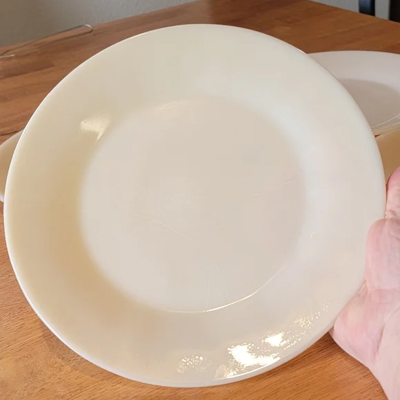 Vintage Fire King Ivory 9" dinner plates. Set of 4 - Picture 7 of 7